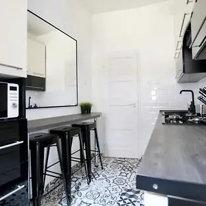 Standard By Hi5 - Rákóczi 23 Budapest